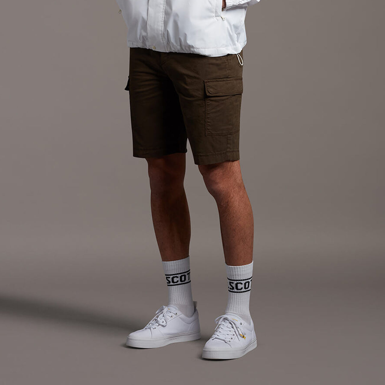 Lyle & Scott Cargo Shorts in Trek Green